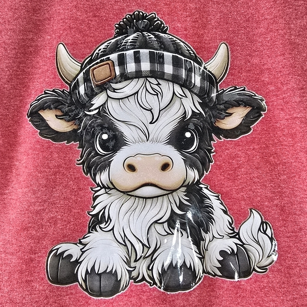 NEW! Cute Baby Highland Cow Wearing A Gingham Toboggan Casual Crew Neck T-Shirt - Picture 3 of 8